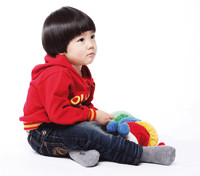 앉아있는 아이
